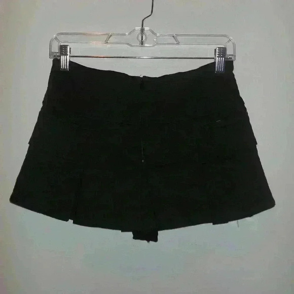 Mystique Boutique NYC black pleated mini skirt with built in shorts - S - Picture 2 of 4